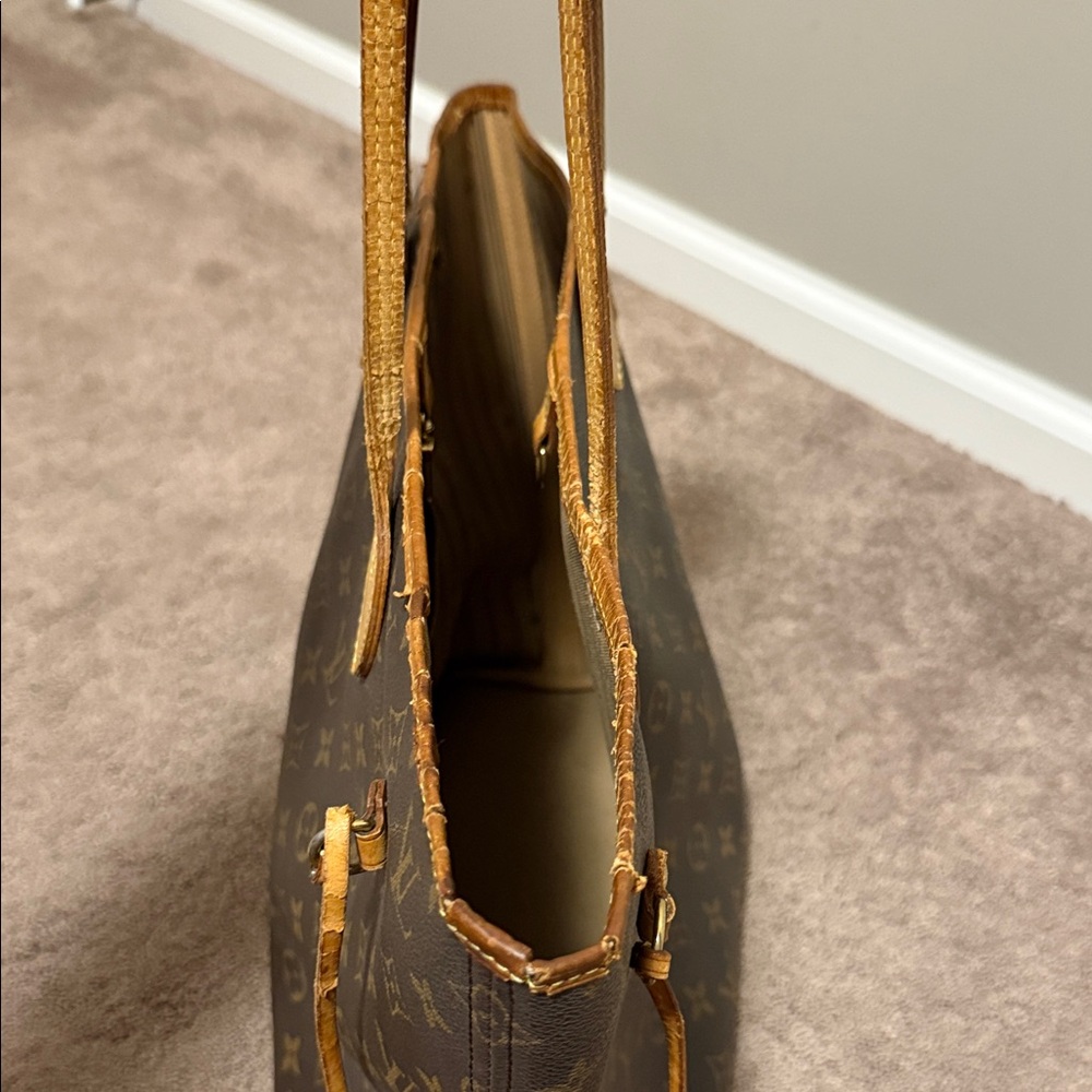 Louis Vuitton Classic Monogram Neverfull - Picture 5 of 15